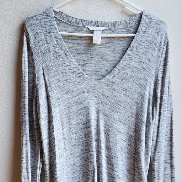 H&M Light Gray V-Neck Jersey Size Medium - Picture 6 of 15